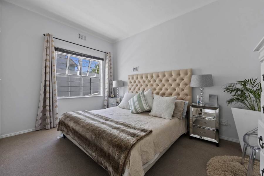 5 Bedroom Property for Sale in Green Point Western Cape